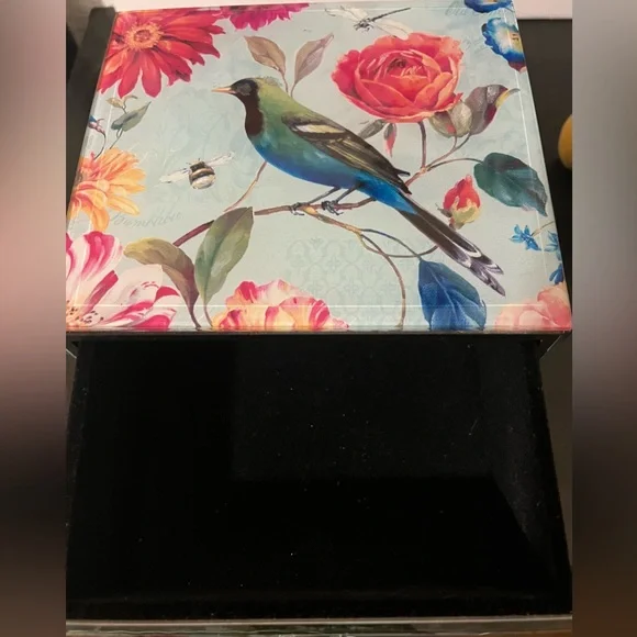 Floral and Bird Design Jewelry Box - Picture 4 of 4